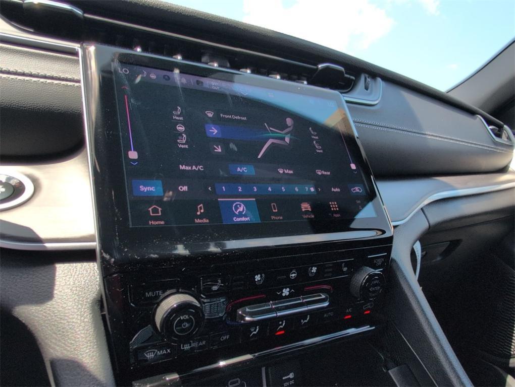 new 2025 Jeep Grand Cherokee car, priced at $46,755