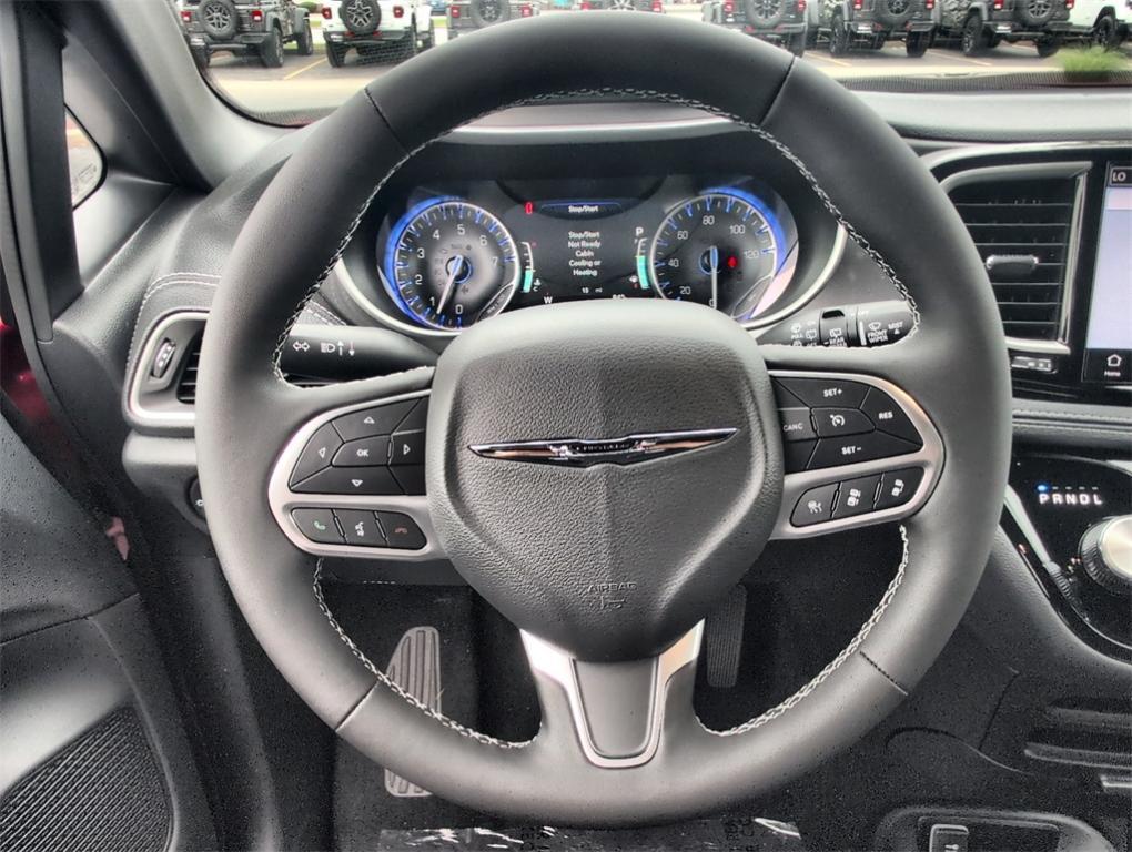 new 2025 Chrysler Pacifica car, priced at $41,580