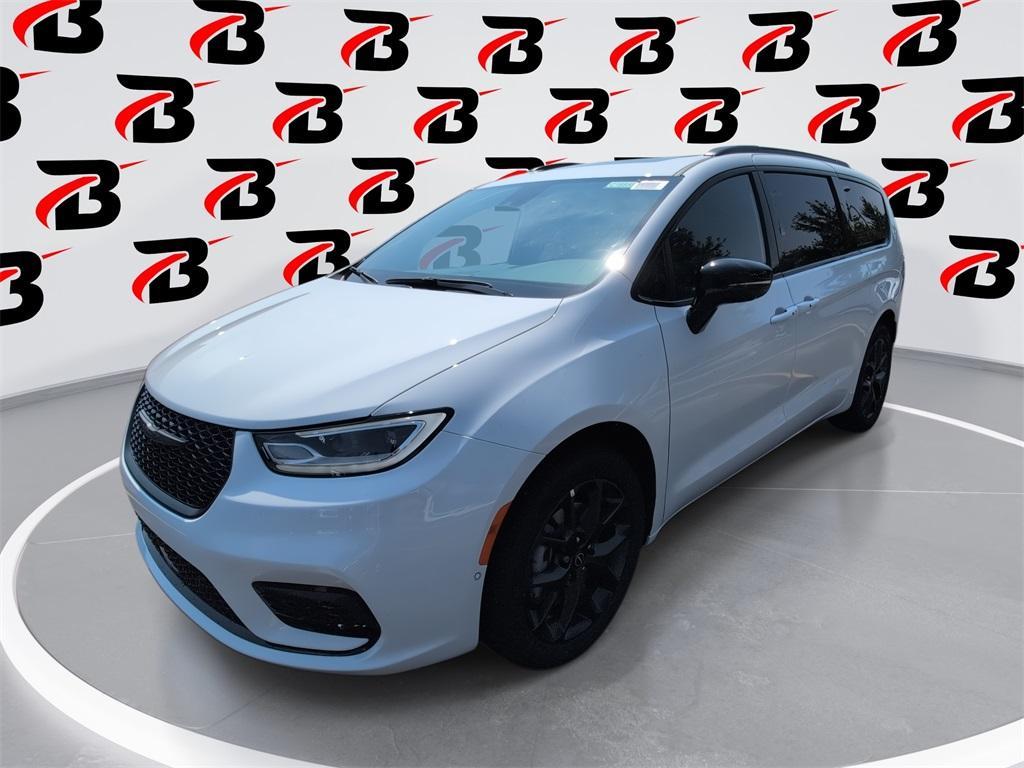 new 2025 Chrysler Pacifica car, priced at $51,966