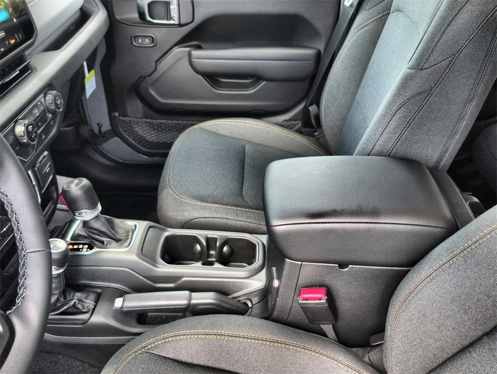 new 2025 Jeep Wrangler car, priced at $46,458