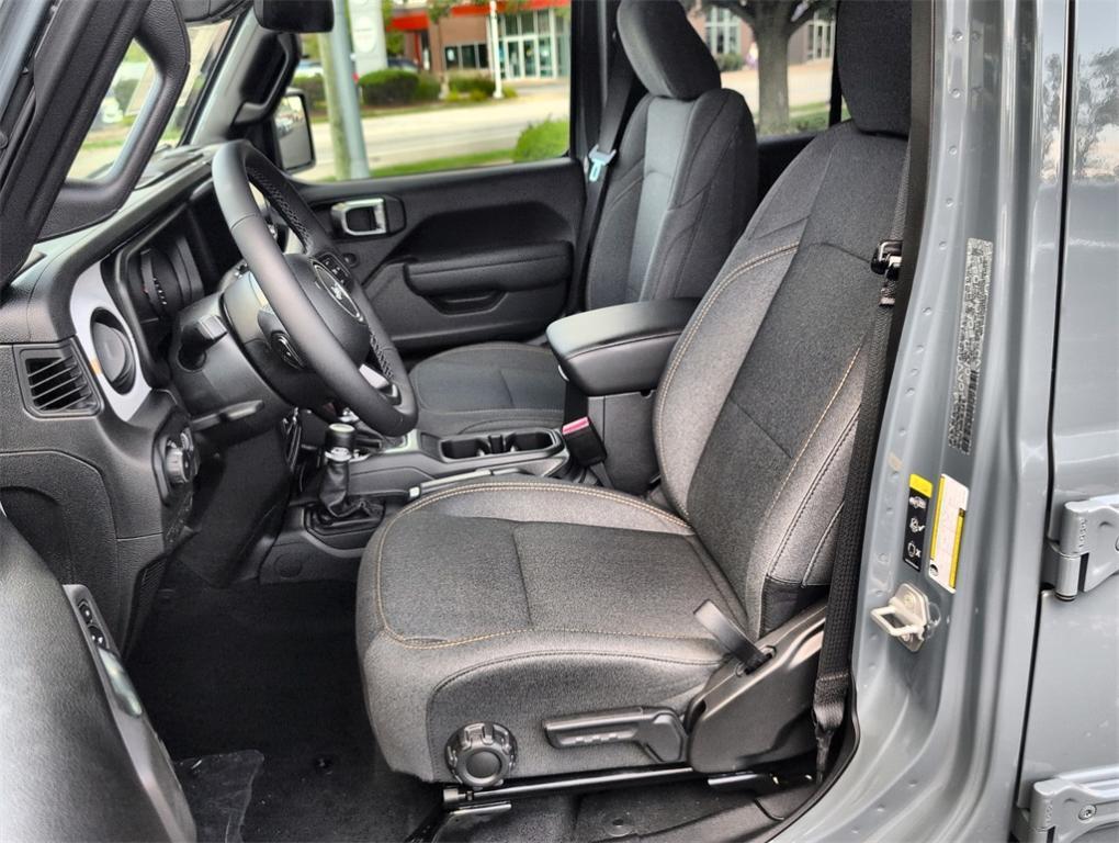 new 2025 Jeep Wrangler car, priced at $46,458