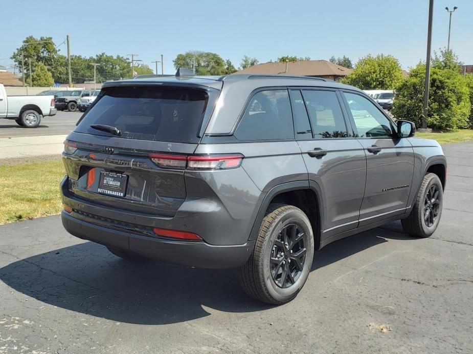 new 2024 Jeep Grand Cherokee car, priced at $40,172