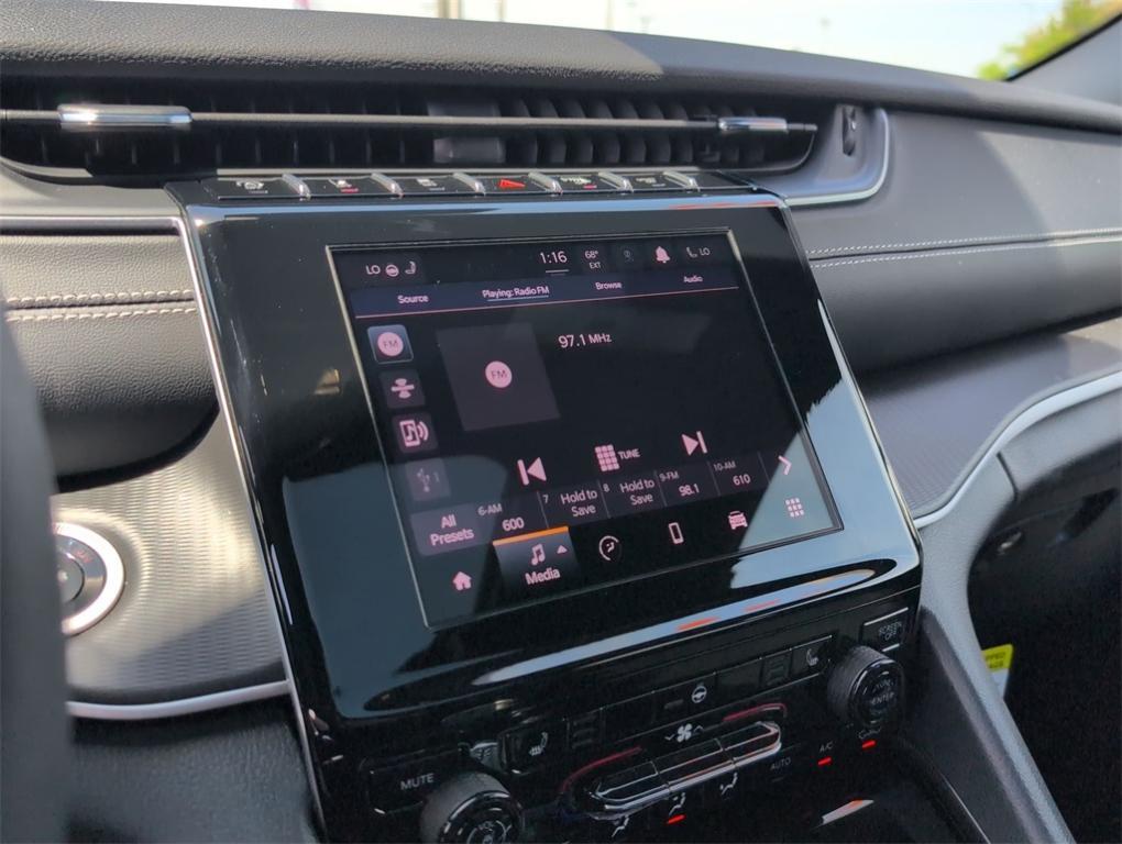 new 2025 Jeep Grand Cherokee car, priced at $42,925