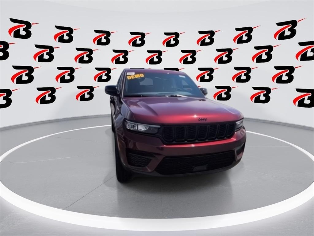 new 2025 Jeep Grand Cherokee car, priced at $42,925