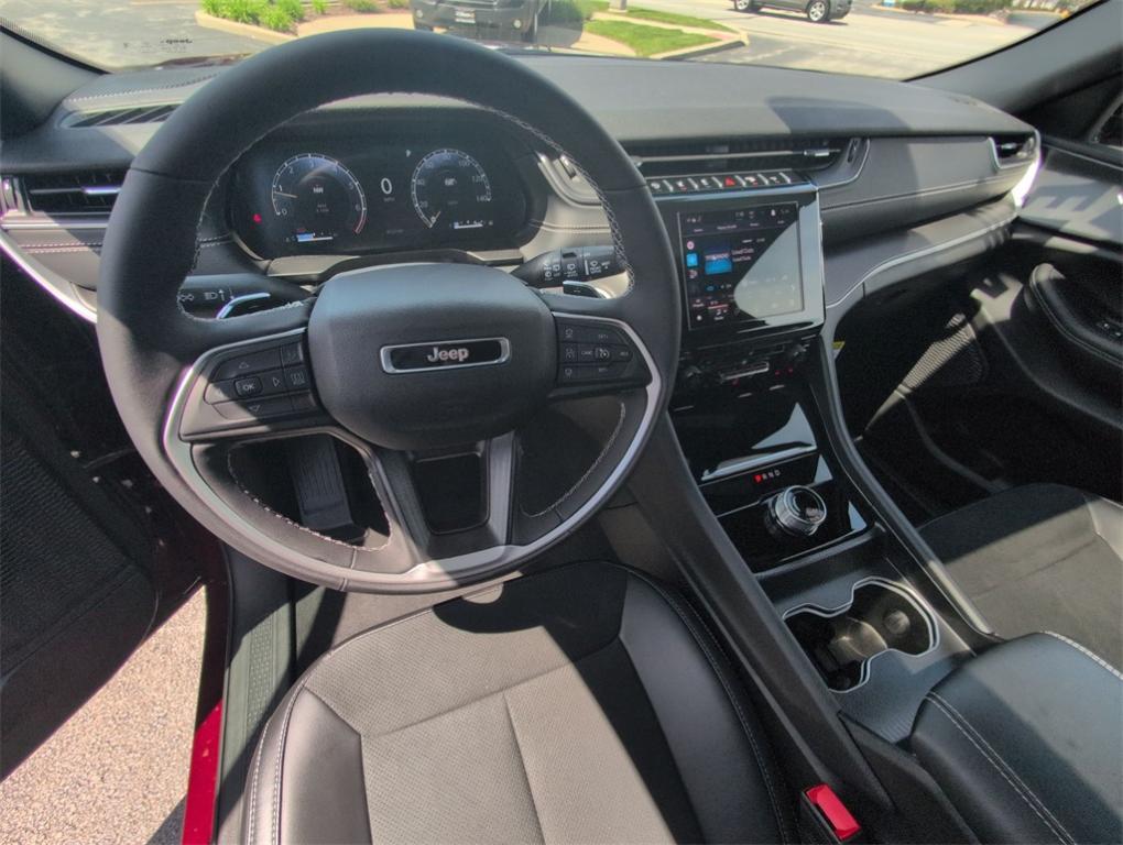 new 2025 Jeep Grand Cherokee car, priced at $42,925