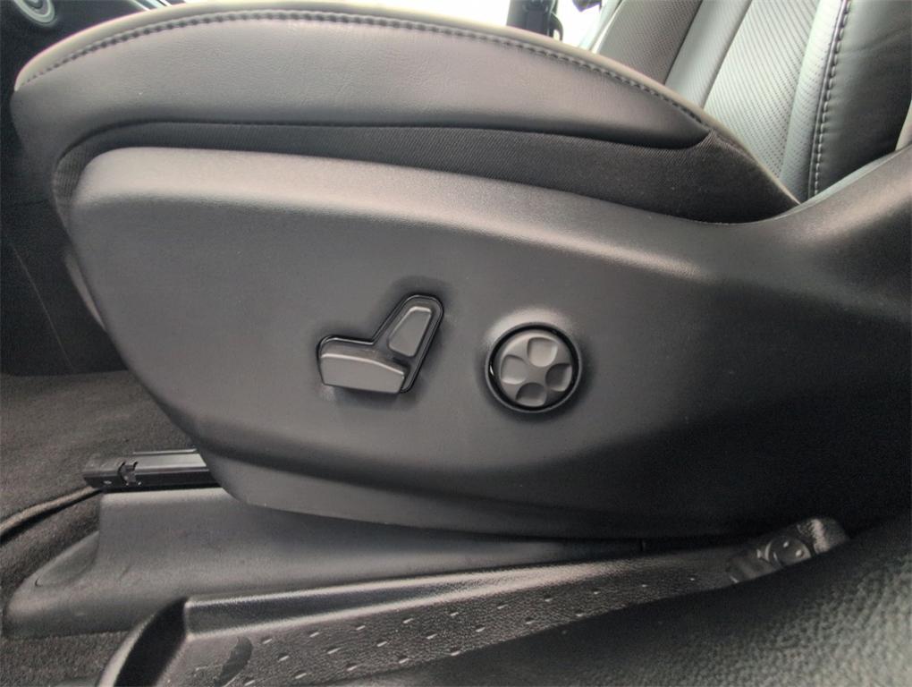 new 2025 Chrysler Pacifica Hybrid car, priced at $46,402