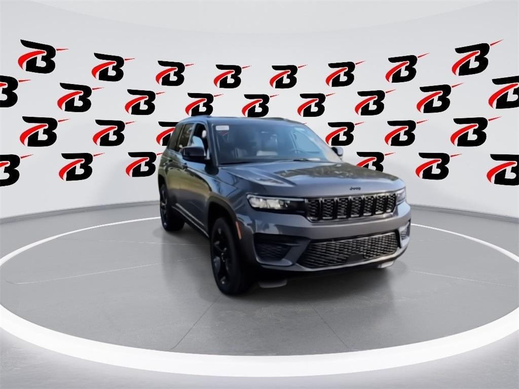 new 2025 Jeep Grand Cherokee car, priced at $47,196