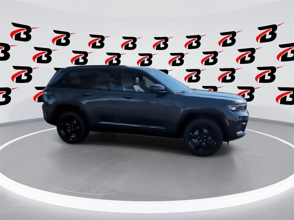 new 2025 Jeep Grand Cherokee car, priced at $47,196