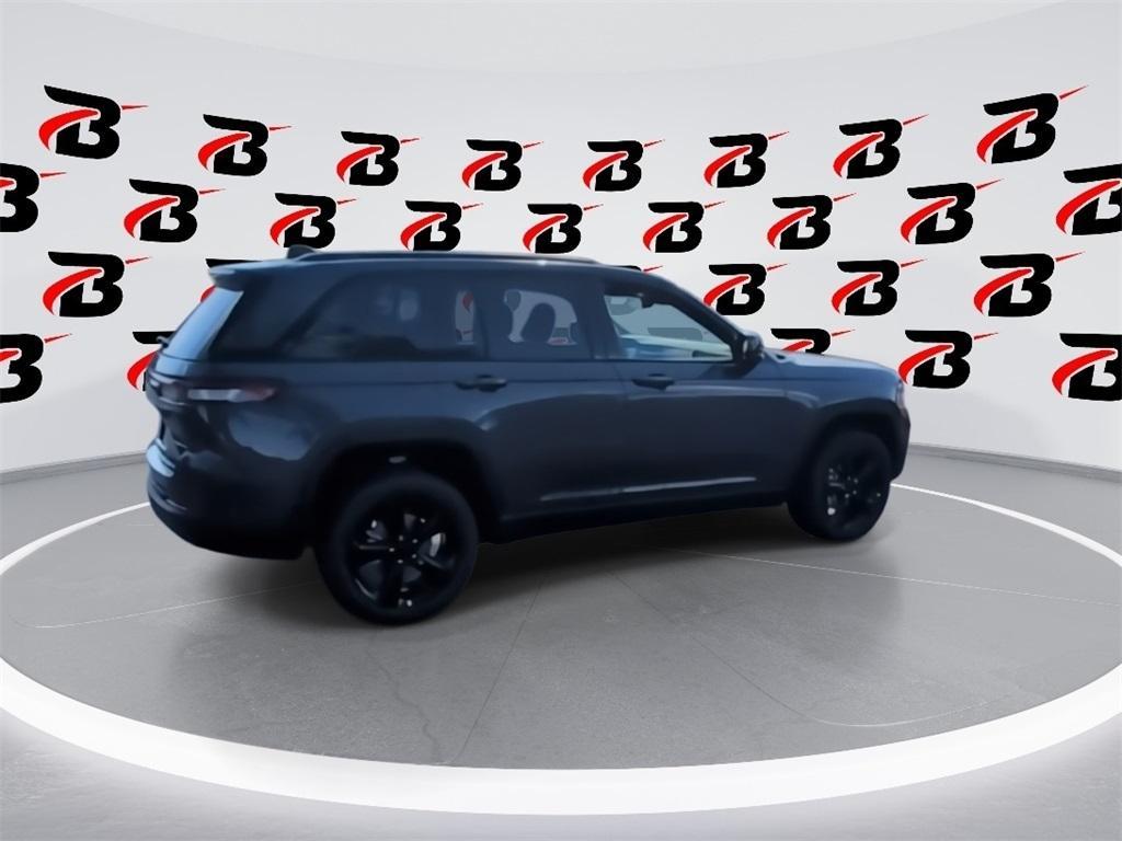 new 2025 Jeep Grand Cherokee car, priced at $47,196