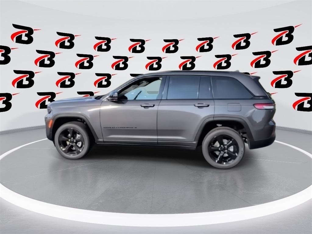new 2025 Jeep Grand Cherokee car, priced at $47,196