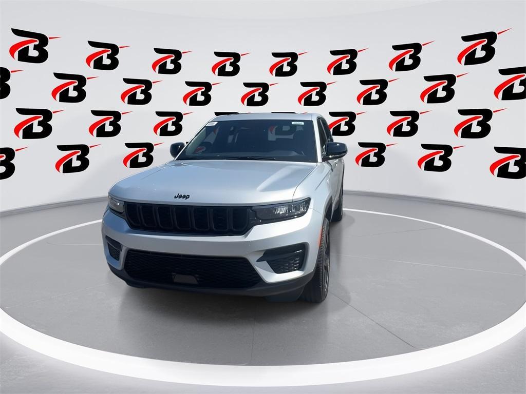new 2025 Jeep Grand Cherokee car, priced at $44,655