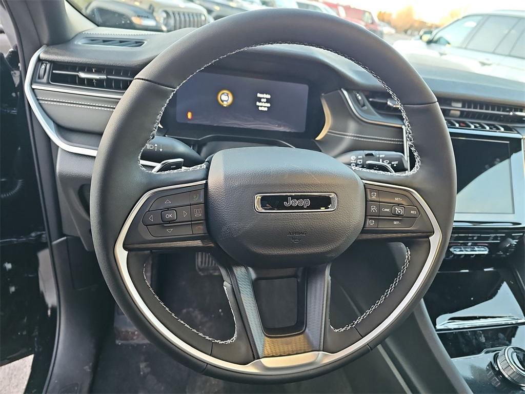 new 2025 Jeep Grand Cherokee car, priced at $42,067