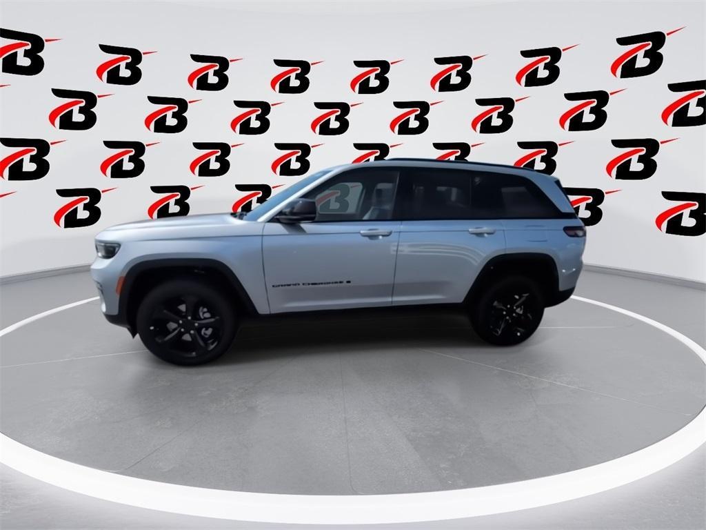new 2025 Jeep Grand Cherokee car, priced at $42,667