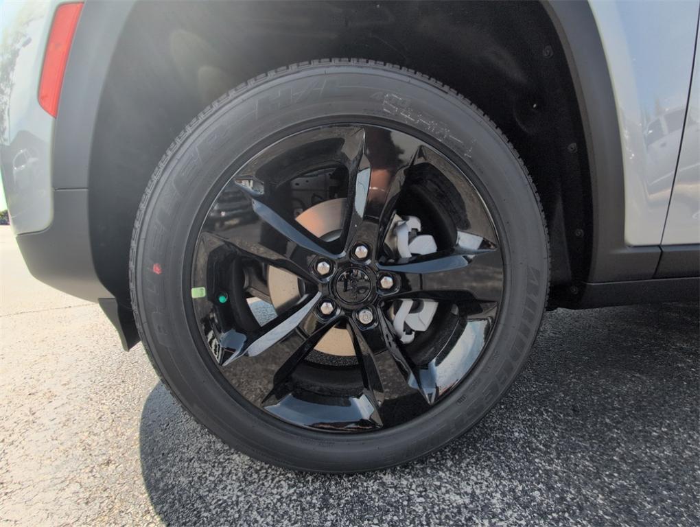 new 2025 Jeep Grand Cherokee car, priced at $42,667
