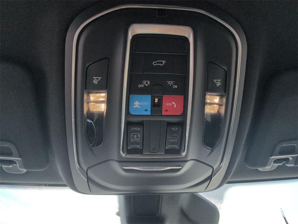 new 2025 Jeep Grand Cherokee car, priced at $42,667