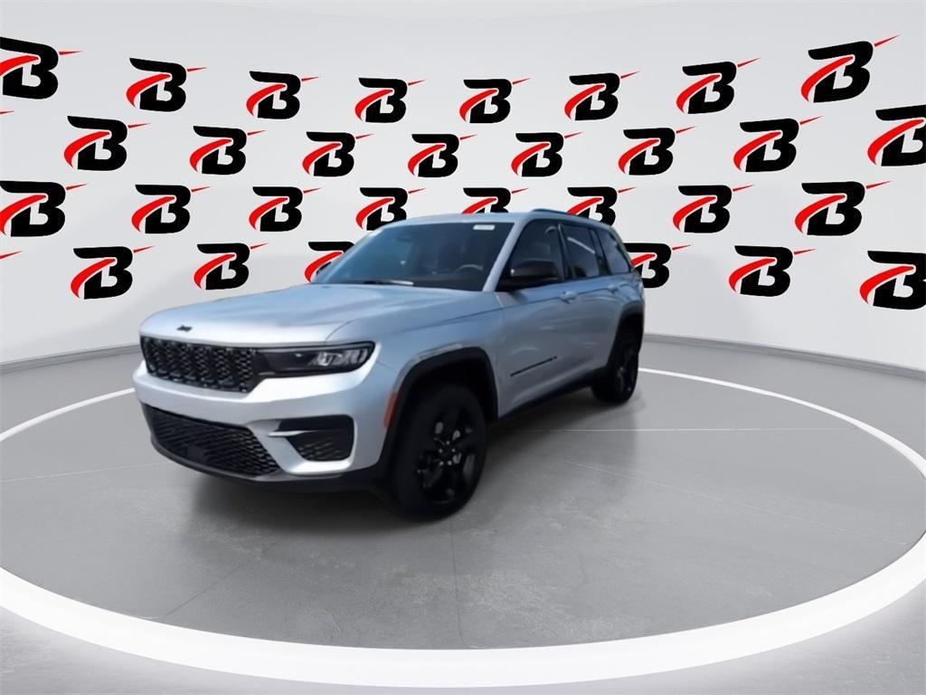 new 2025 Jeep Grand Cherokee car, priced at $42,667