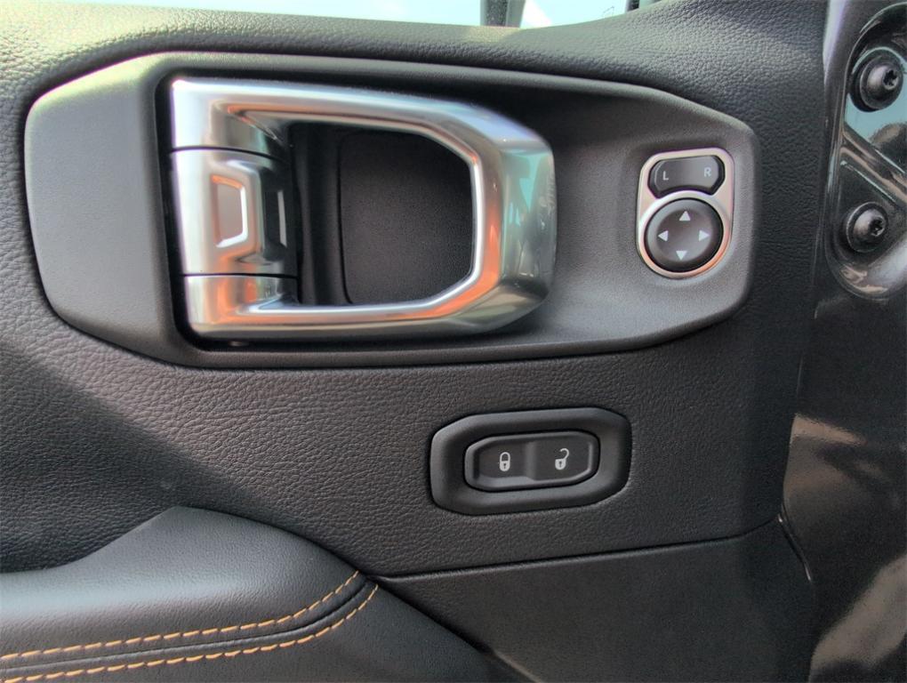 new 2025 Jeep Wrangler car, priced at $53,113