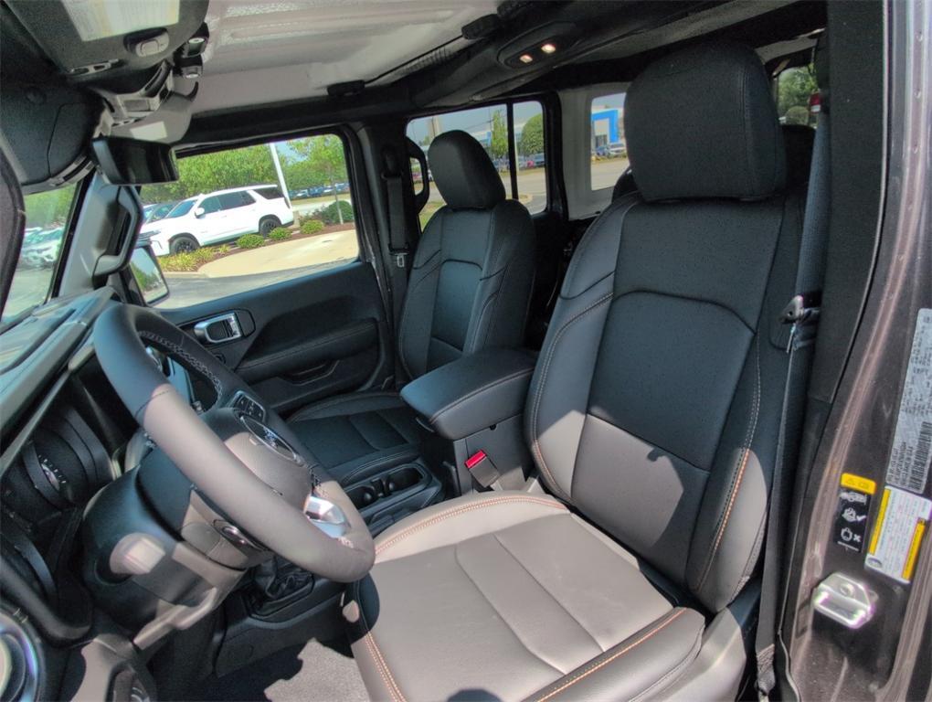 new 2025 Jeep Wrangler car, priced at $53,113
