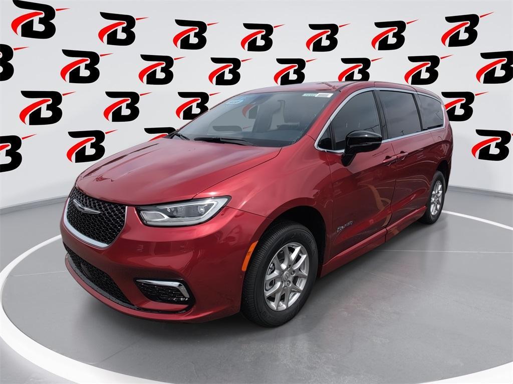 new 2025 Chrysler Pacifica car, priced at $42,615