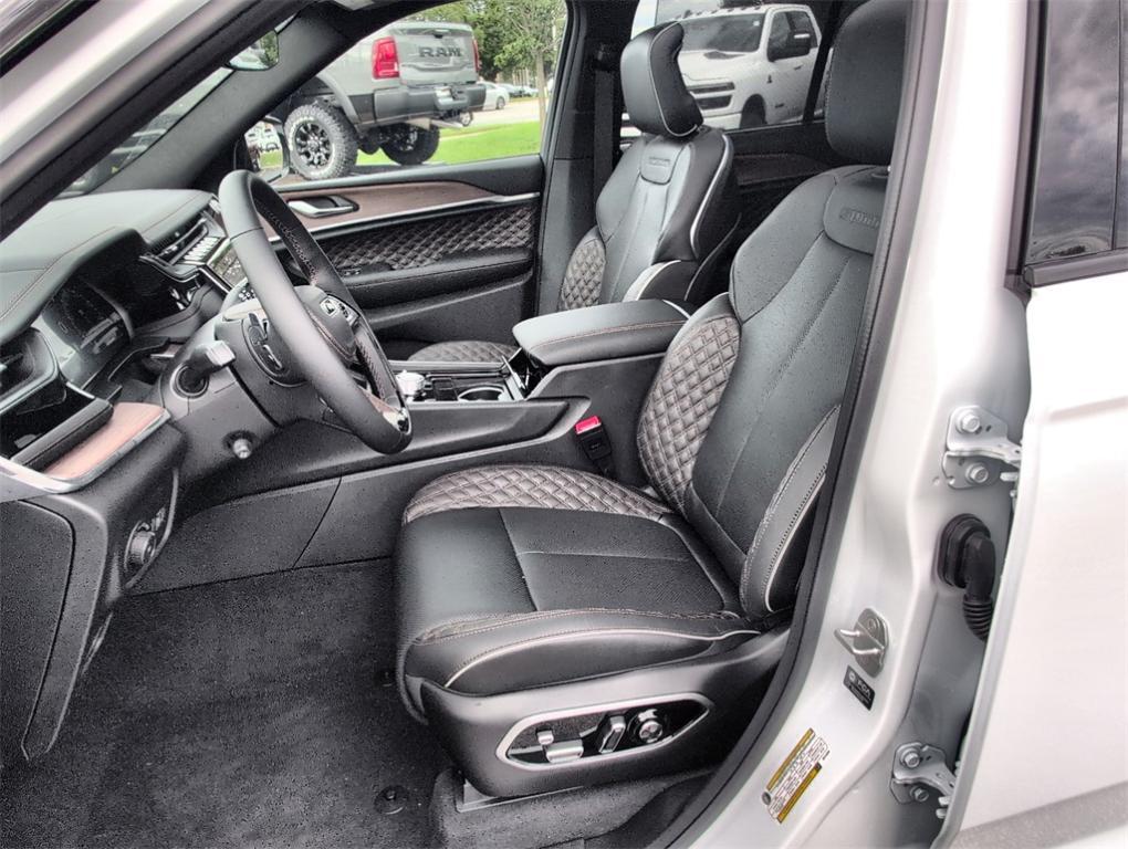 new 2025 Jeep Grand Cherokee car, priced at $57,147