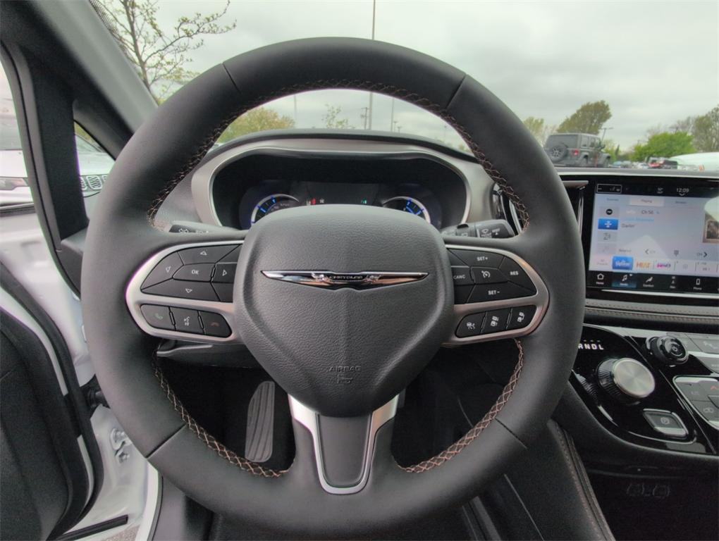 new 2025 Chrysler Pacifica Hybrid car, priced at $47,640