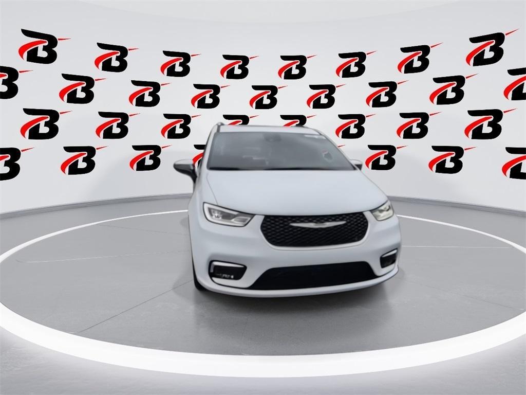 new 2025 Chrysler Pacifica Hybrid car, priced at $47,640