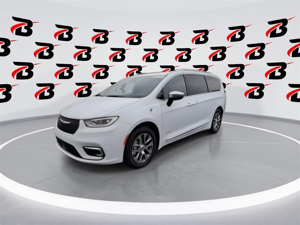 new 2025 Chrysler Pacifica Hybrid car, priced at $47,640