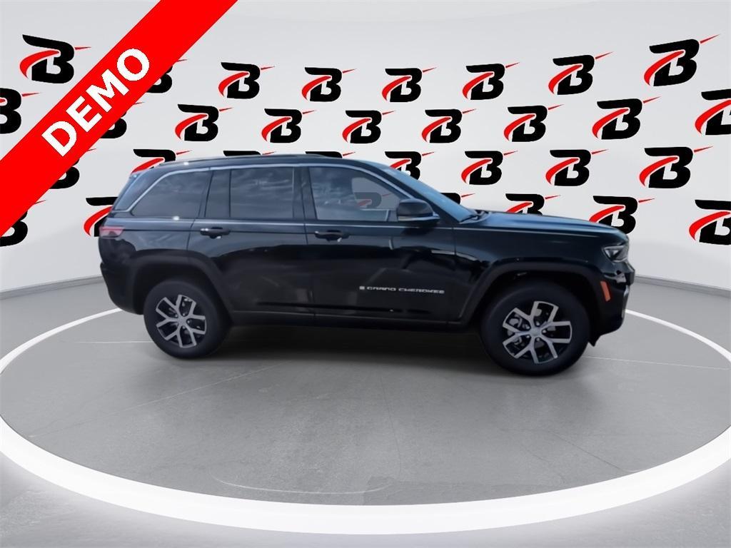 new 2025 Jeep Grand Cherokee car, priced at $43,640