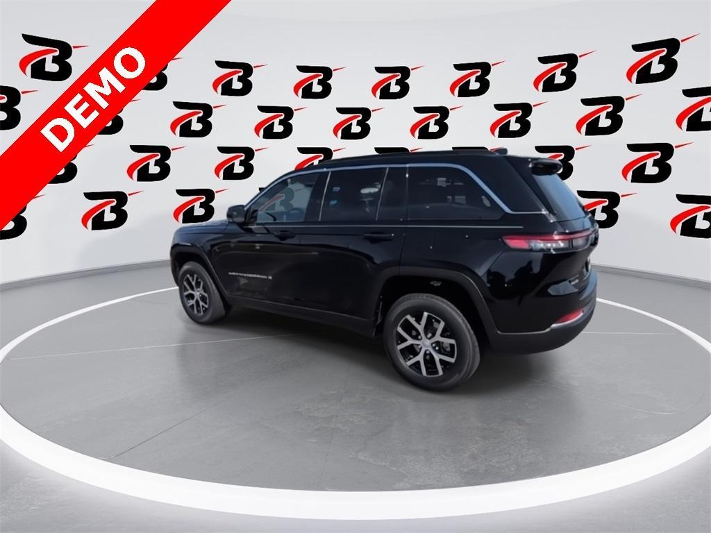 new 2025 Jeep Grand Cherokee car, priced at $43,640