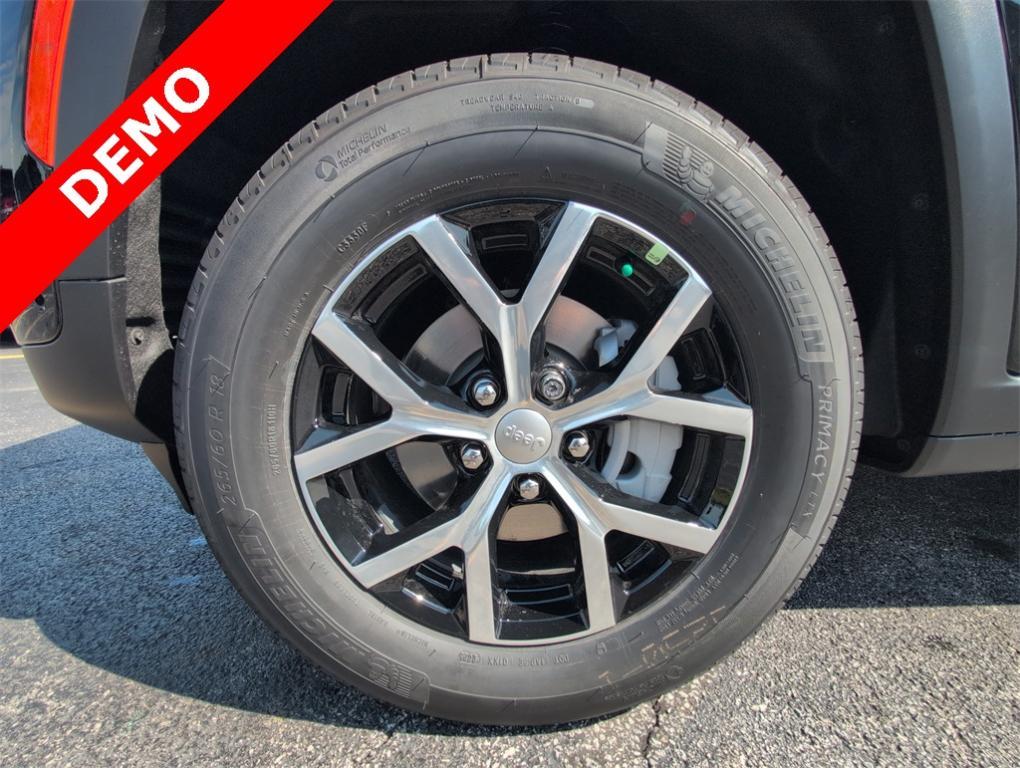 new 2025 Jeep Grand Cherokee car, priced at $43,640