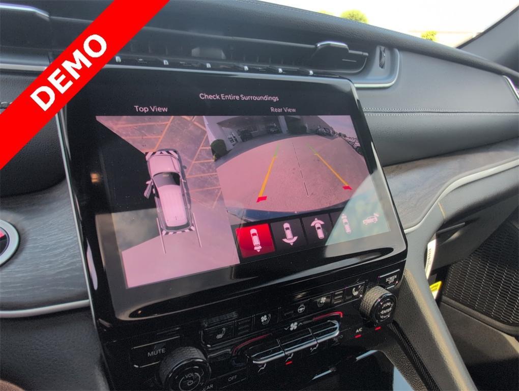 new 2025 Jeep Grand Cherokee car, priced at $43,640