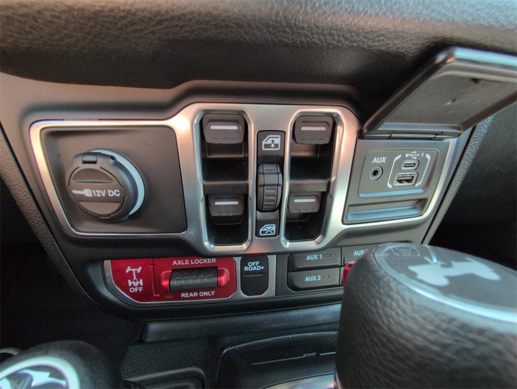 new 2025 Jeep Wrangler car, priced at $44,556