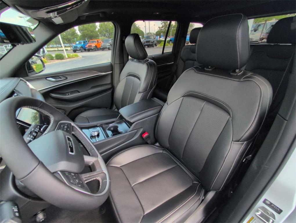 new 2025 Jeep Grand Cherokee car, priced at $52,340