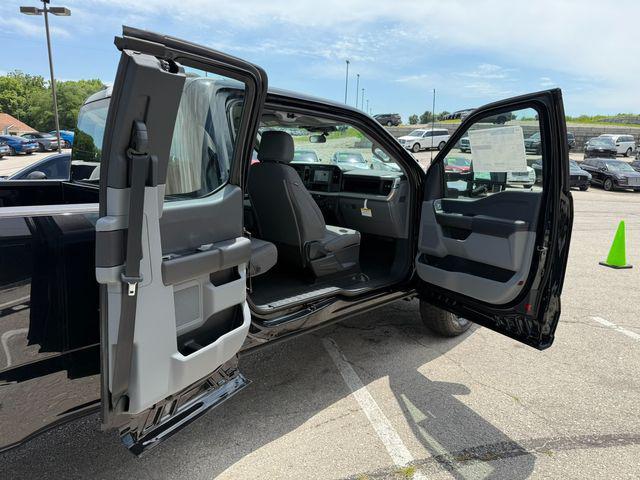 new 2025 Ford F-250 car, priced at $61,499
