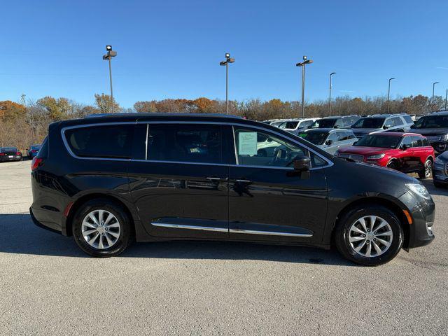 used 2018 Chrysler Pacifica car