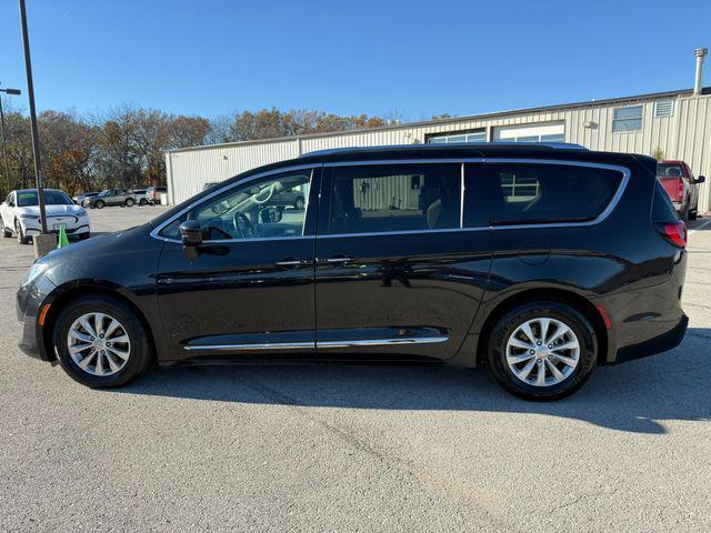 used 2018 Chrysler Pacifica car