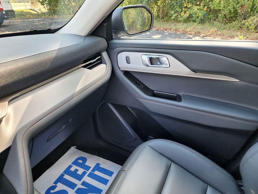 new 2025 Ford Explorer car