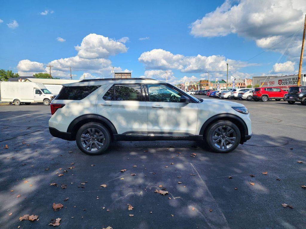 new 2025 Ford Explorer car