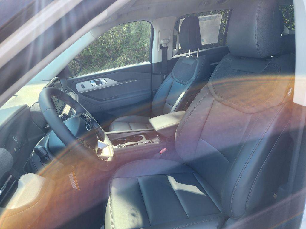 new 2025 Ford Explorer car