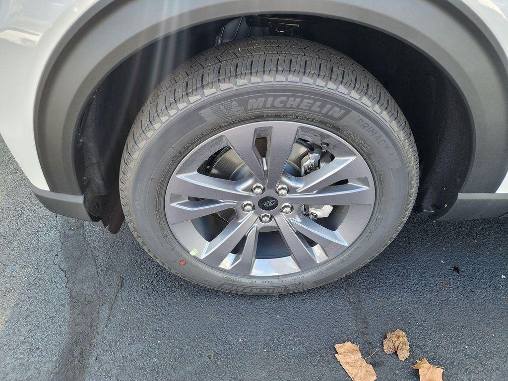 new 2025 Ford Explorer car