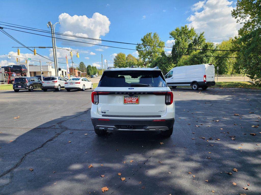 new 2025 Ford Explorer car