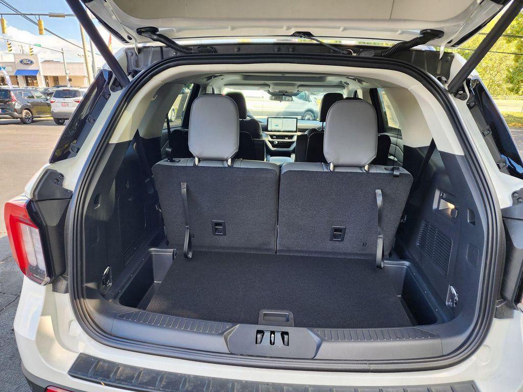 new 2025 Ford Explorer car