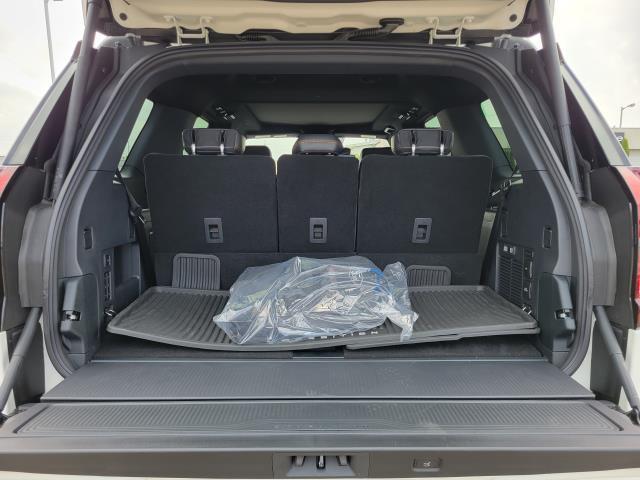 new 2025 Ford Expedition car, priced at $81,008