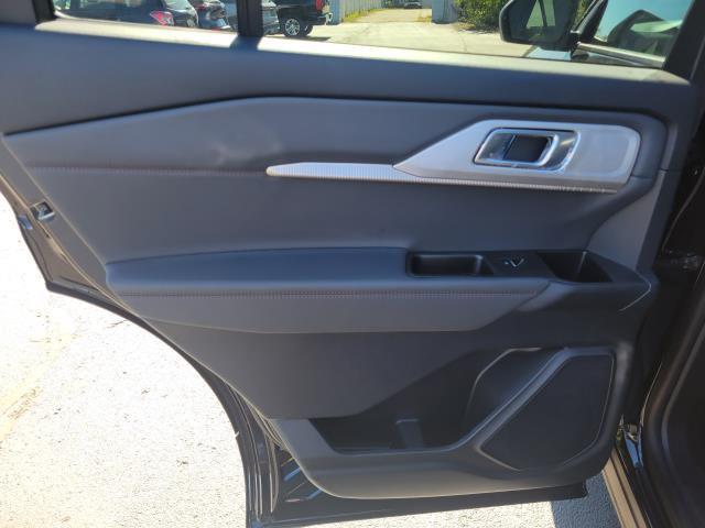 new 2025 Ford Explorer car, priced at $47,723