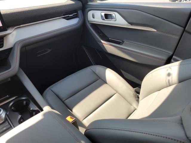new 2025 Ford Explorer car, priced at $46,376