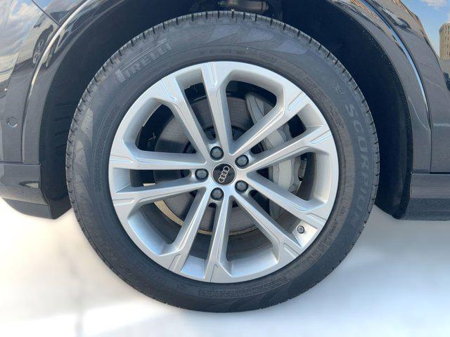 new 2025 Audi Q7 car, priced at $70,371