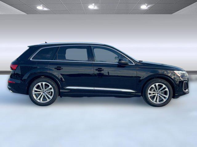 new 2025 Audi Q7 car, priced at $70,371