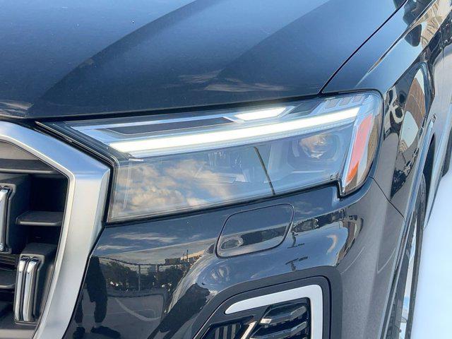 new 2025 Audi Q7 car, priced at $70,371