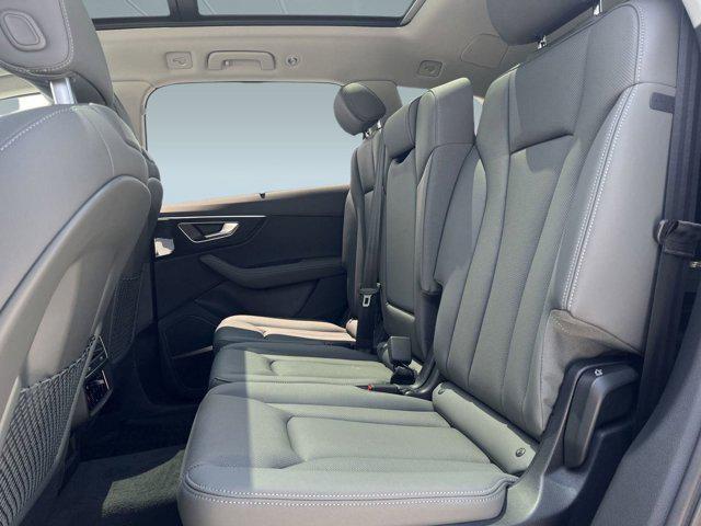 new 2025 Audi Q7 car, priced at $72,272