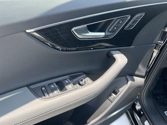 new 2025 Audi Q7 car, priced at $72,272